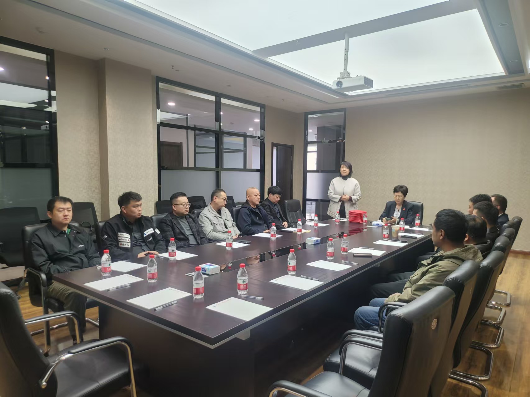 ר�ҿ��Ա�����ֳ�